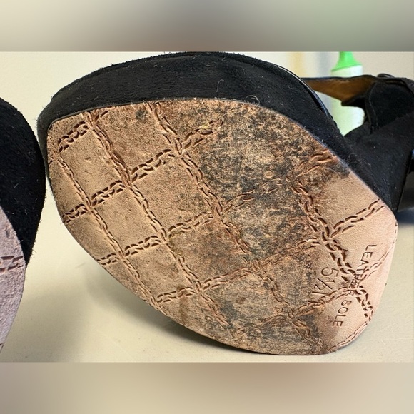 L.A.M.B. SAMMI Black Platform Sandals T-Strap Design 6" Stiletto Heels size 5.5 - Picture 8 of 8